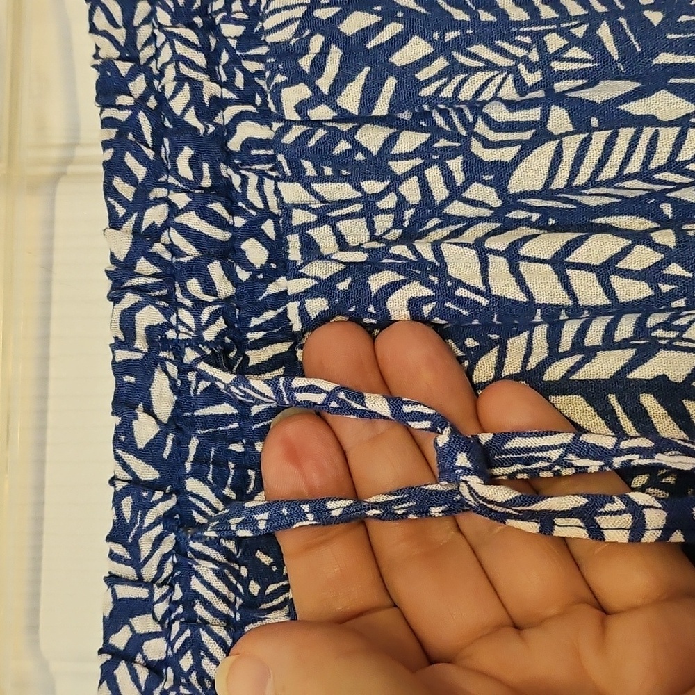 Flowy Wide-legged Patterned Pants - Picture 3 of 12